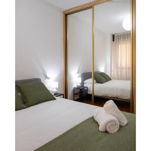 Vigo CENTRO Vialia AVE 4PAX ツ by Rias Baixas Rentals