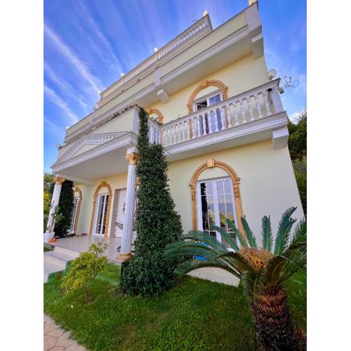 Vila Dy Bukurite