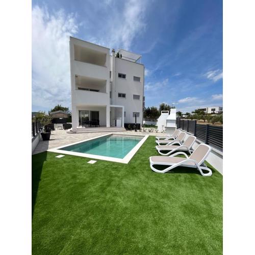 VILA VASILJ dein eigener Pool oder dein eigener Whirlpool mit Aussicht, dein Urlaub, deine Privatsphäre, deine Wahl