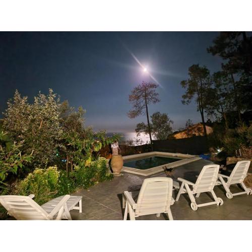 VILLA 200 m2 5 CHAMBRES, PISCINE, VUE SUR MER
