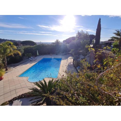 Villa 5 pièces avec piscine privée et climatisation à Sainte-Maxime, proche commodités - FR-1-780-65