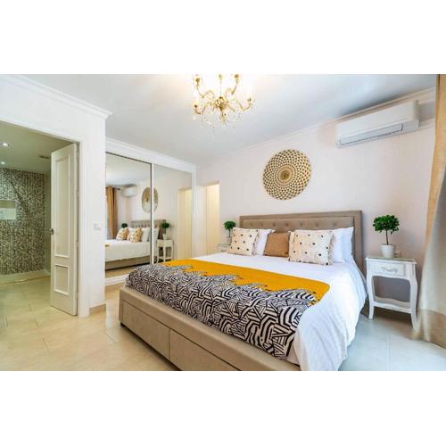 Villa 6 Views Unique Villa with BBQ, Chill areas, Bar, Private Pool, in a stunning setting with Sea, Mountain, Nature, Garden and Pool views