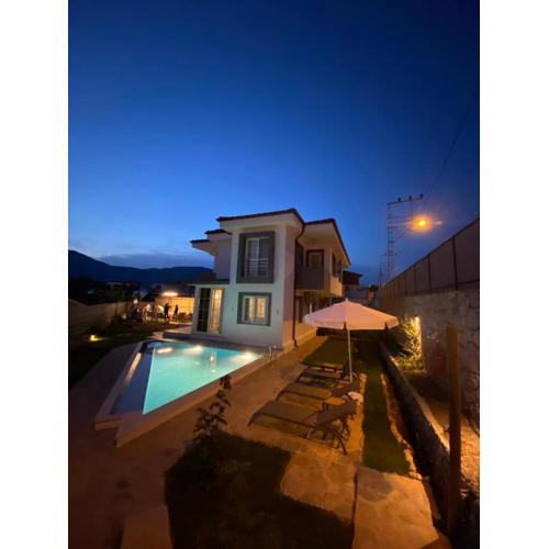 Villa 77