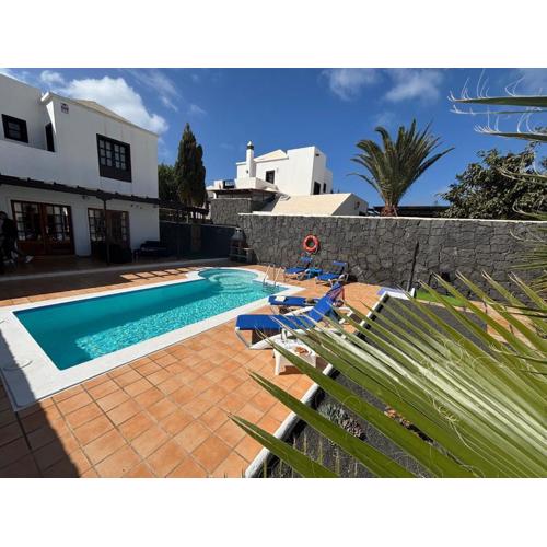 Villa Adel 56, private heated pool, parking