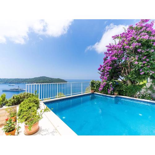 Villa Adrian - Six Bedroom Villa with Swimming pool and Sea View