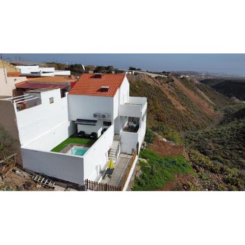 Villa Adrián