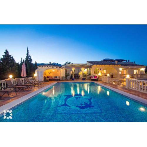 Villa Airlie by Abahana Villas