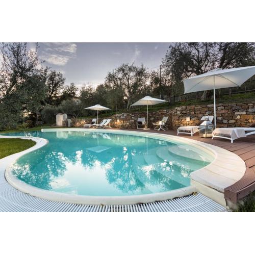 Villa Alberta, Panoramic 4 Bedrooms Farmhouse with Private Pool in Lucca close to Town Centre