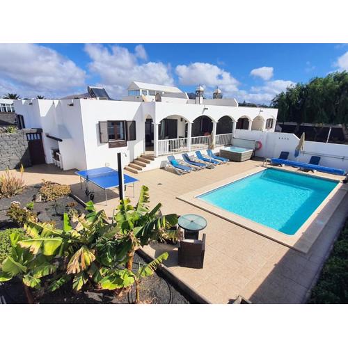 Villa Alberto Private Heated Pool, Jacuzzi, Sea Views