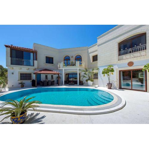 Villa Alexandra: Sea Views Pool Jacuzzi Sauna