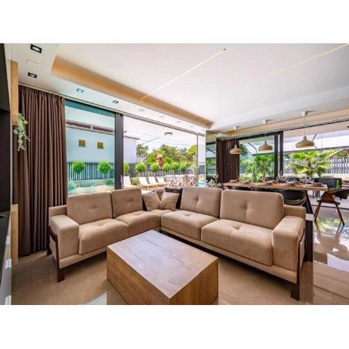 Villa Alpha - Four Bedroom Villa with Swimming Pool