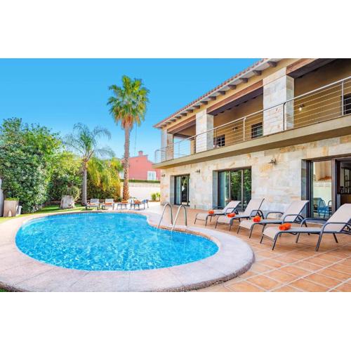 Villa Amanda Beach by Villa Plus