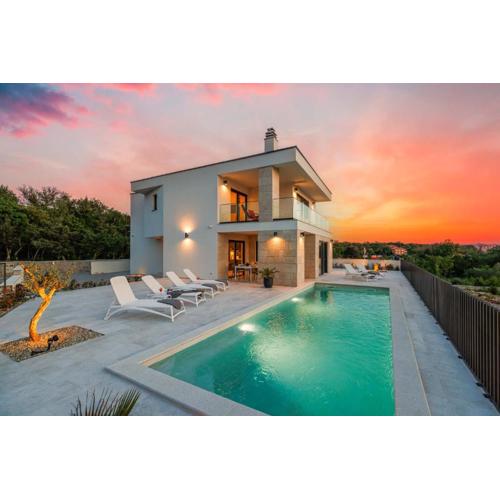 Villa AMARIS with private heated pool