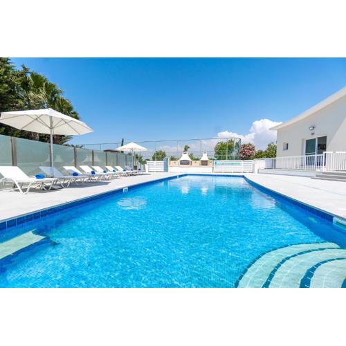 Villa Amelia by Ezoria Villas
