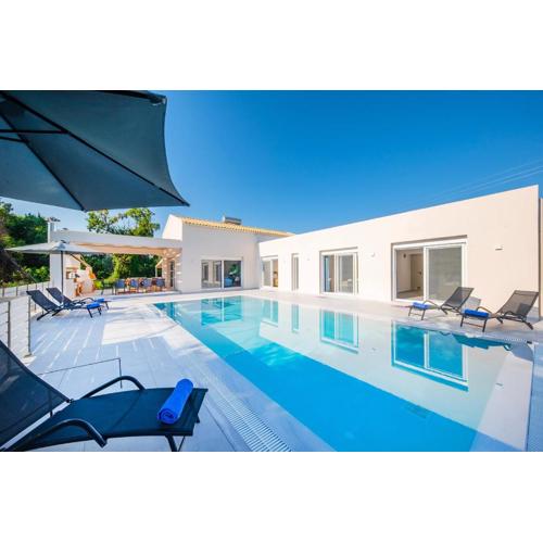 Villa Ami, Roda, Corfu: 10 guests, heated pool, private mini golf, pool table & more!!