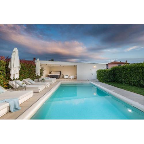 Villa Amia in Pula for 6 people with jacuzzi & kids playground - pet friendly