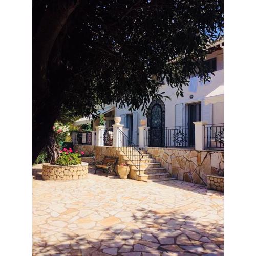 Villa Ampelaki \