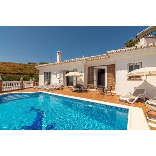 VILLA ANDALUCÍA: cerca de todo, intimidad y espacio