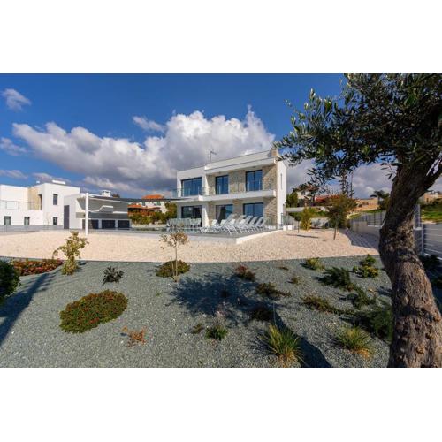 Villa Andromeda, Sea Caves