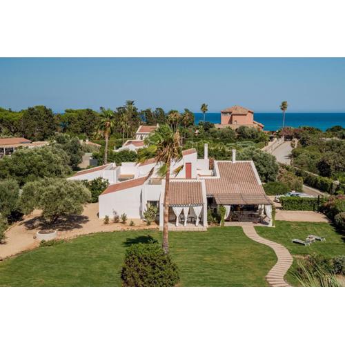 Villa Angelica with private access to beach