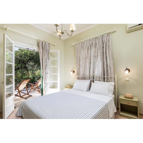 Villa Anthoussa 4beds Family Apartment
