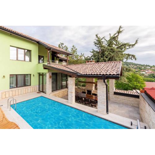 Villa Apple - 3 BR Luxury Villa with PRV pool & BBQ