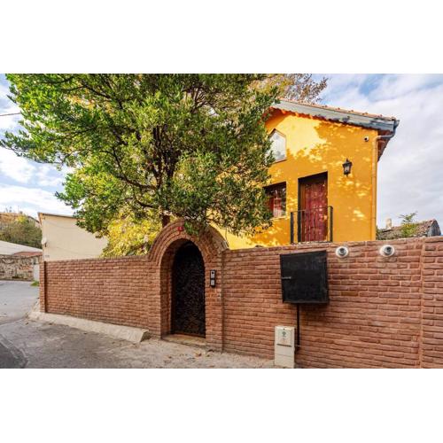 Villa Arancia Istanbul - Garden, BBQ, Sauna & Turkish Bath by the Tram in Fatih