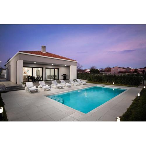 Villa Aria - family friendly in Pula for 6 people with private swimming pool