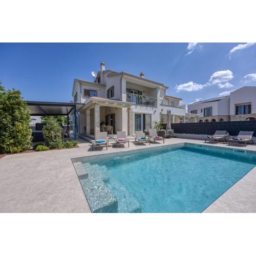 Villa Aria with heated Pool and Whirlpool - Happy Rentals
