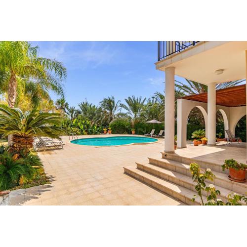 Villa Arkadia by Ezoria Villas