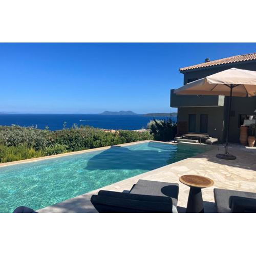Villa Arkoudi with sea view pink pong table field of pétanque and cinema