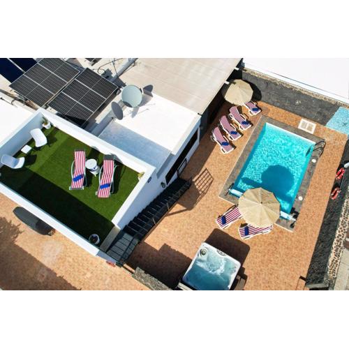 Villa Aurelia-pool, jacuzzi and solarium