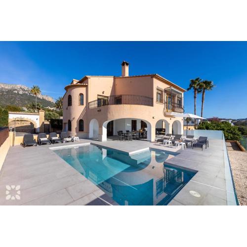 Villa Ausina by Abahana Villas