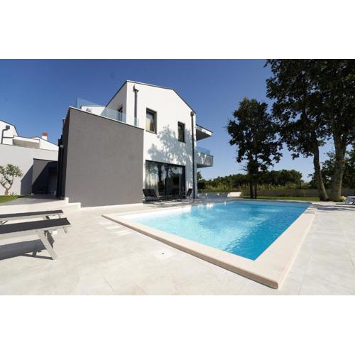 Villa Barbara in Porec for 6 people with private pool & only 1 km from beach