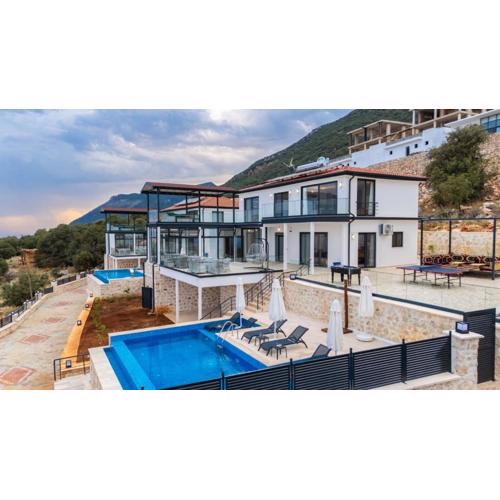 Villa Bella Rose is a stunning villa with a sea view
