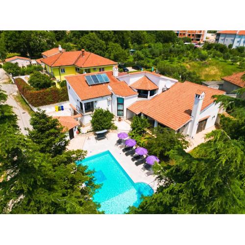 Villa Belvue - Big Pool & Private Parking - 500m Sea