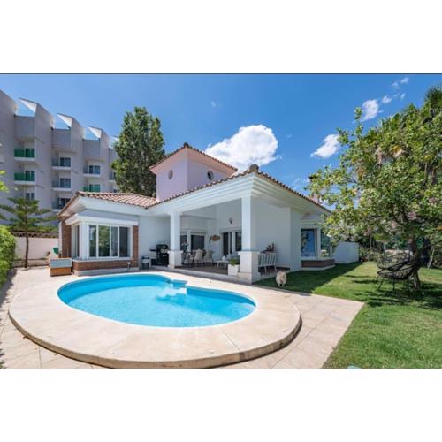 Villa Benalmádena, Av. Del Higuerón