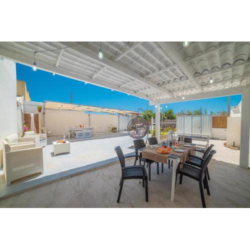 Villa Benedetta On SeaShore - Happy Rentals