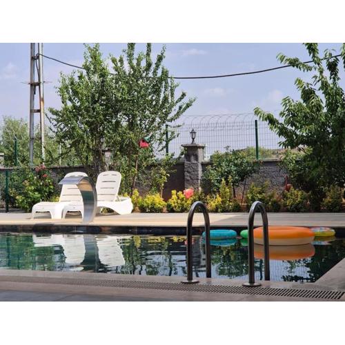 villa big green garden swimming pool