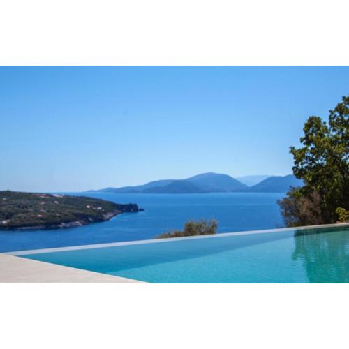 Villa Blauw with Infinity Pool & Sea Views