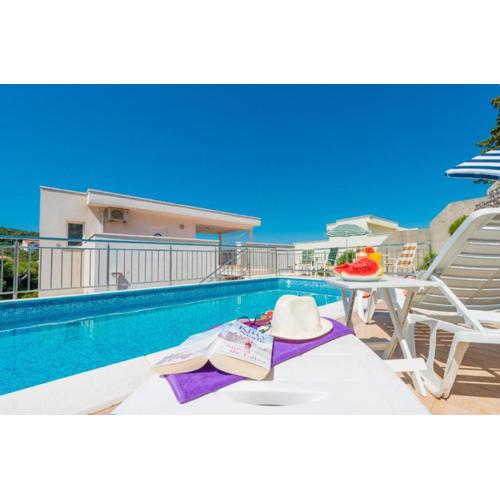 Villa Borna Apartments with Free Parking