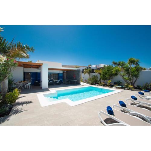 Villa Botanica - Spacious, Heated pool and BBQ, sunny terrace, garden & mountain views