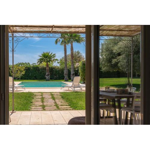 Villa Bouganville con piscina by Wonderful Italy