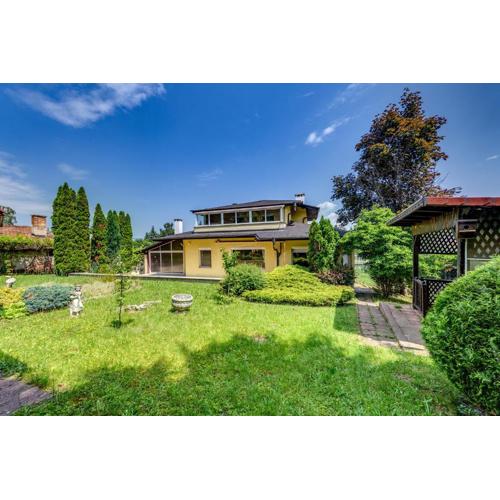 Villa Boyana City & Relax with Hot Jacuzzi and Sauna by BookVillaBG