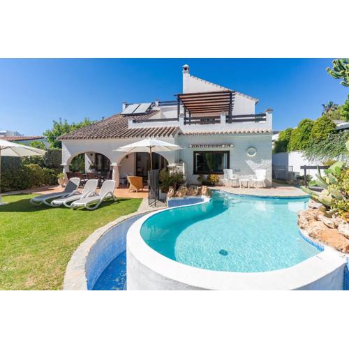 Villa by the beach 5 bedrooms