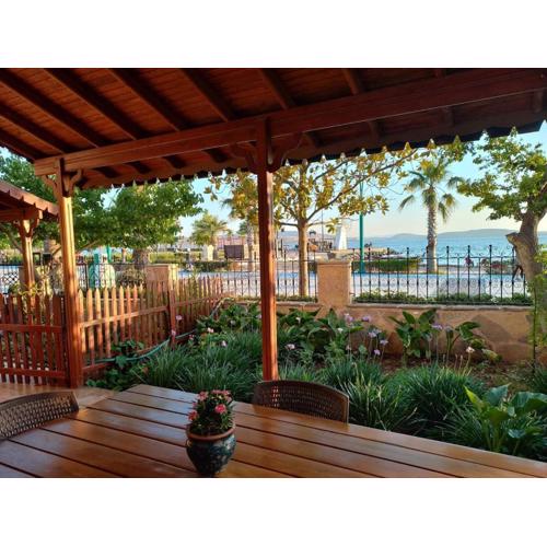 Villa by the beach with garden