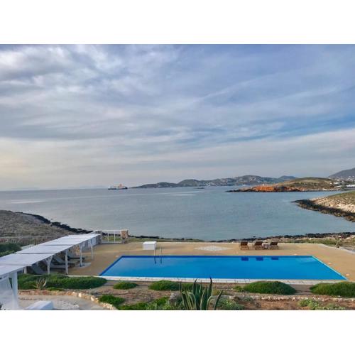 Villa by the Sea with pool Parasporos Paros 1