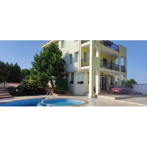 Villa Byala Grape House