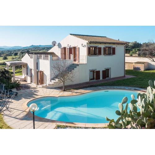 Villa Calyra by Klodge