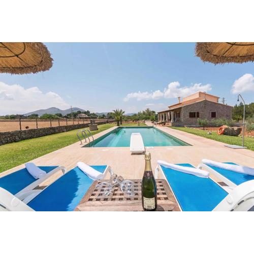 Villa Can Mosca, garden and swimming pool close to beach